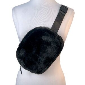 Apana Studio to Street BIGGER Cozy Faux Fur Adjustable Belt Bag NWT MSRP $50
